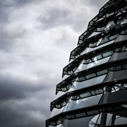 Fassade Reichstagskuppel dichte Wolken